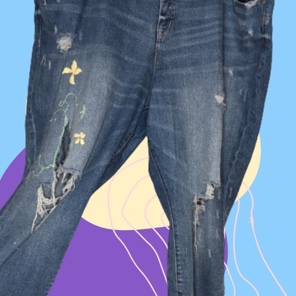 Plus Floral DIstressed Denim - Picture 5 of 5